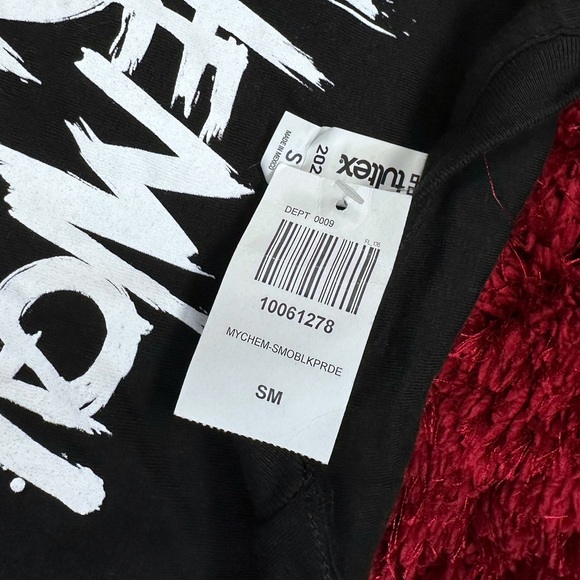 My Chemical Romance Band Merch Short Sleeve Shirt Small Black Parade New w/ Tags - Picture 3 of 6